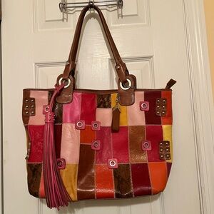 Patchwork Leather Tote Bag - Multicolor
Bag Width
13.25 in
Handle Drop
9.5 in
